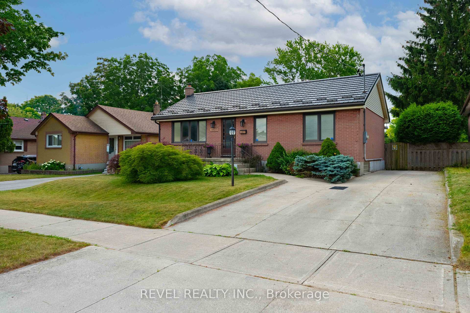 Front of 1627 Mardell Street
