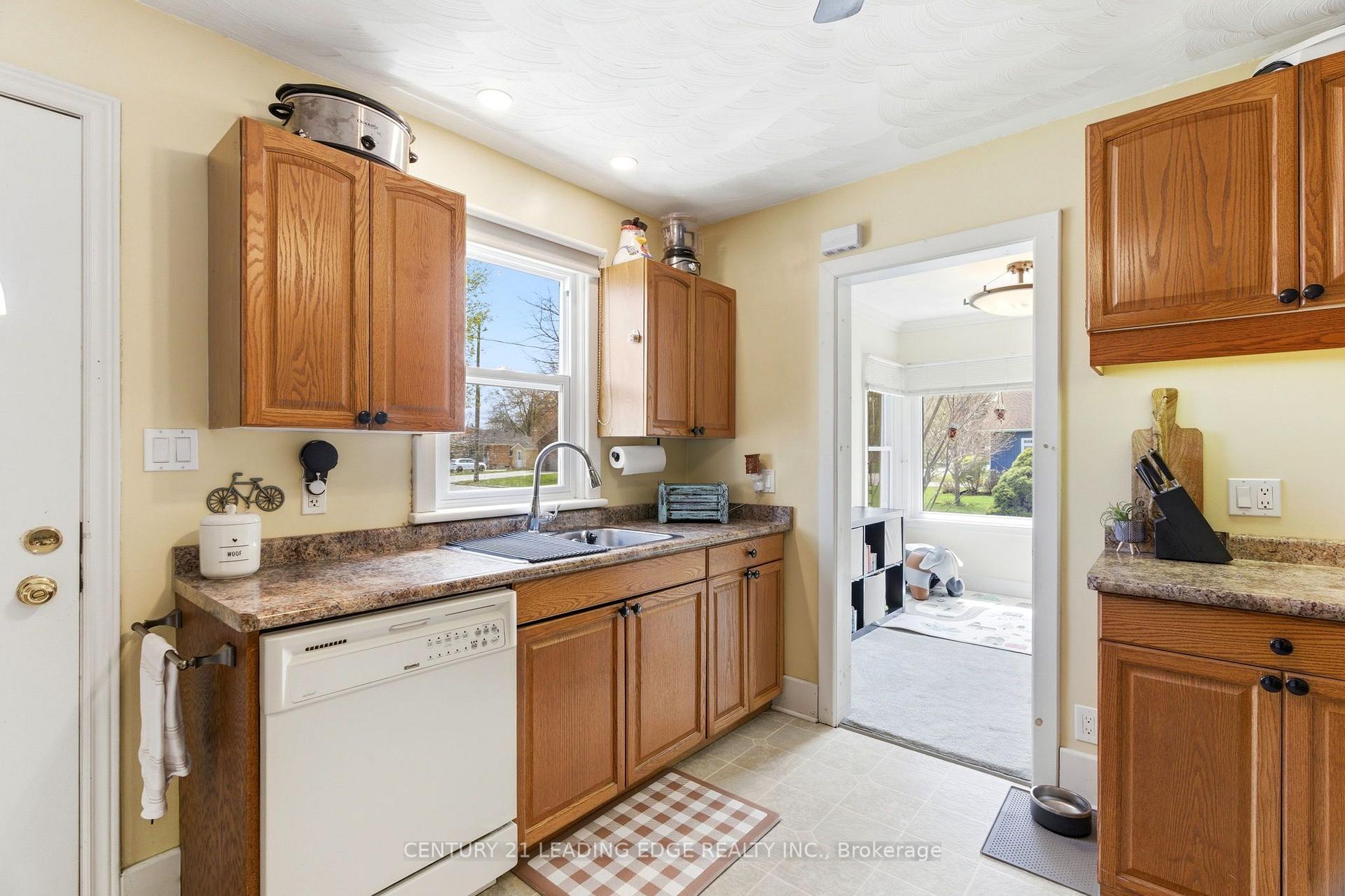 Photo 6 of 160 Widder Street, Goderich, Goderich (Town) — HOMEH