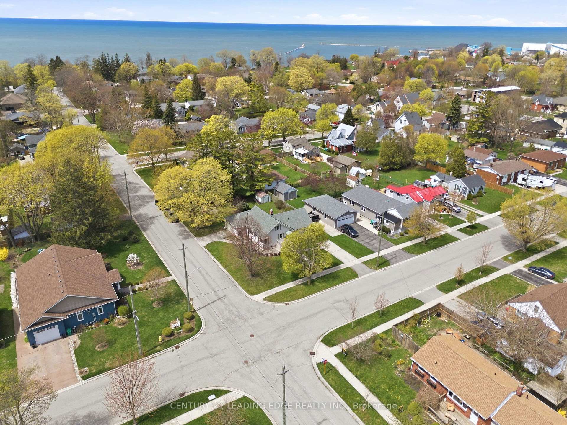 Photo 48 of 160 Widder Street, Goderich, Goderich (Town) — HOMEH