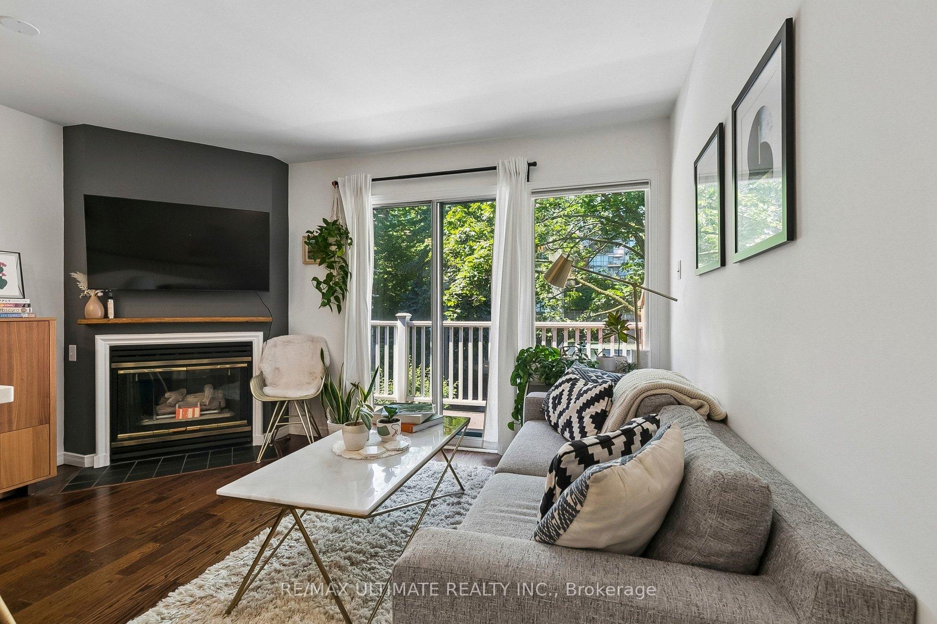 Photo 4 of Unit C, 660 Wellington Street, Toronto, Niagara — HOMEH