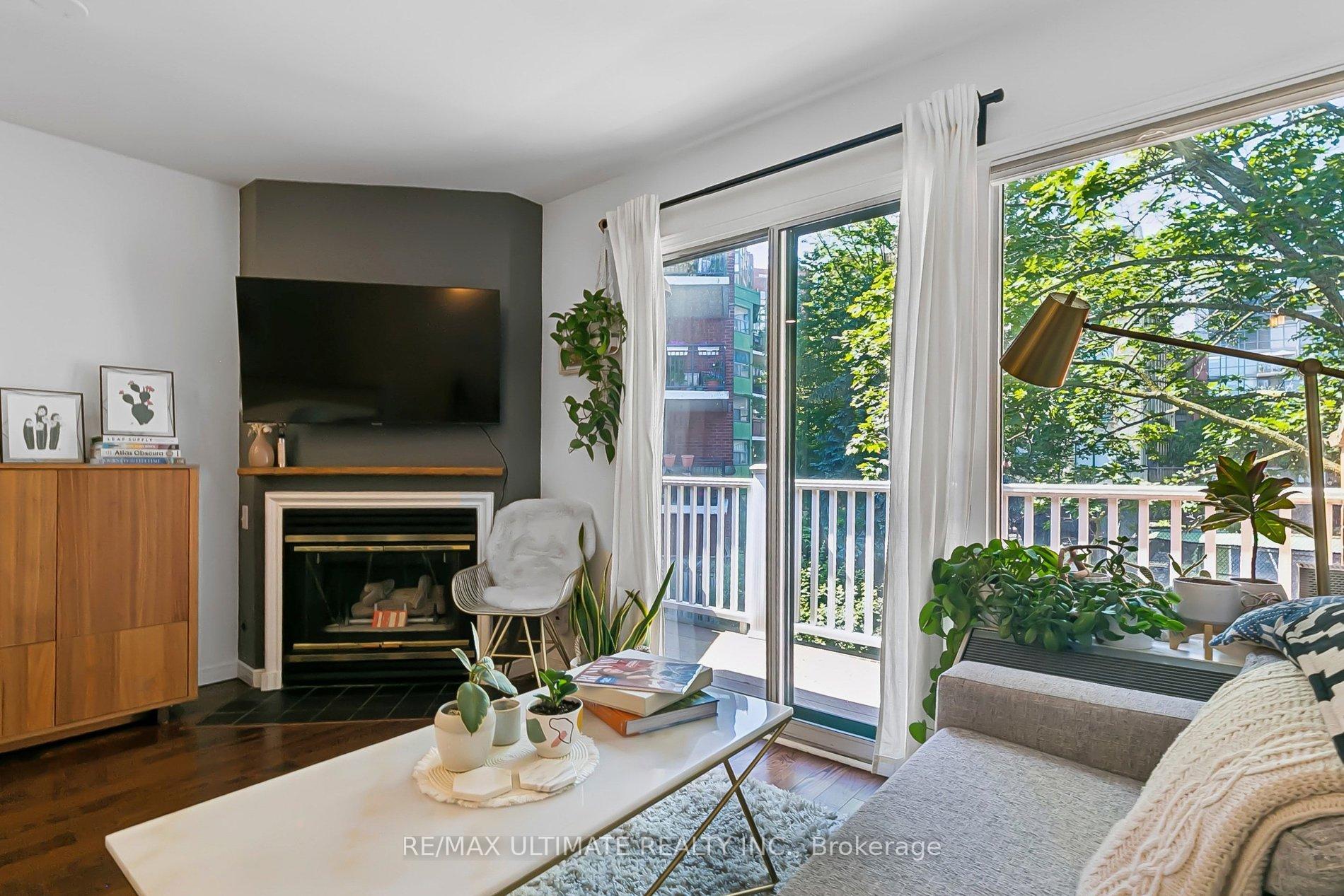 Photo 9 of Unit C, 660 Wellington Street, Toronto, Niagara — HOMEH