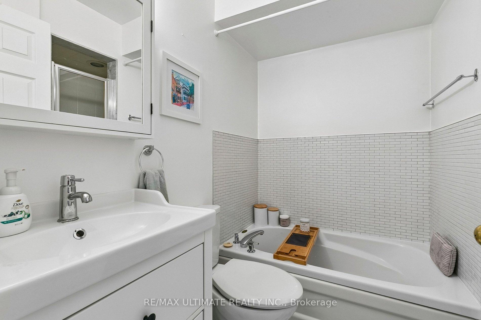 Photo 17 of Unit C, 660 Wellington Street, Toronto, Niagara — HOMEH