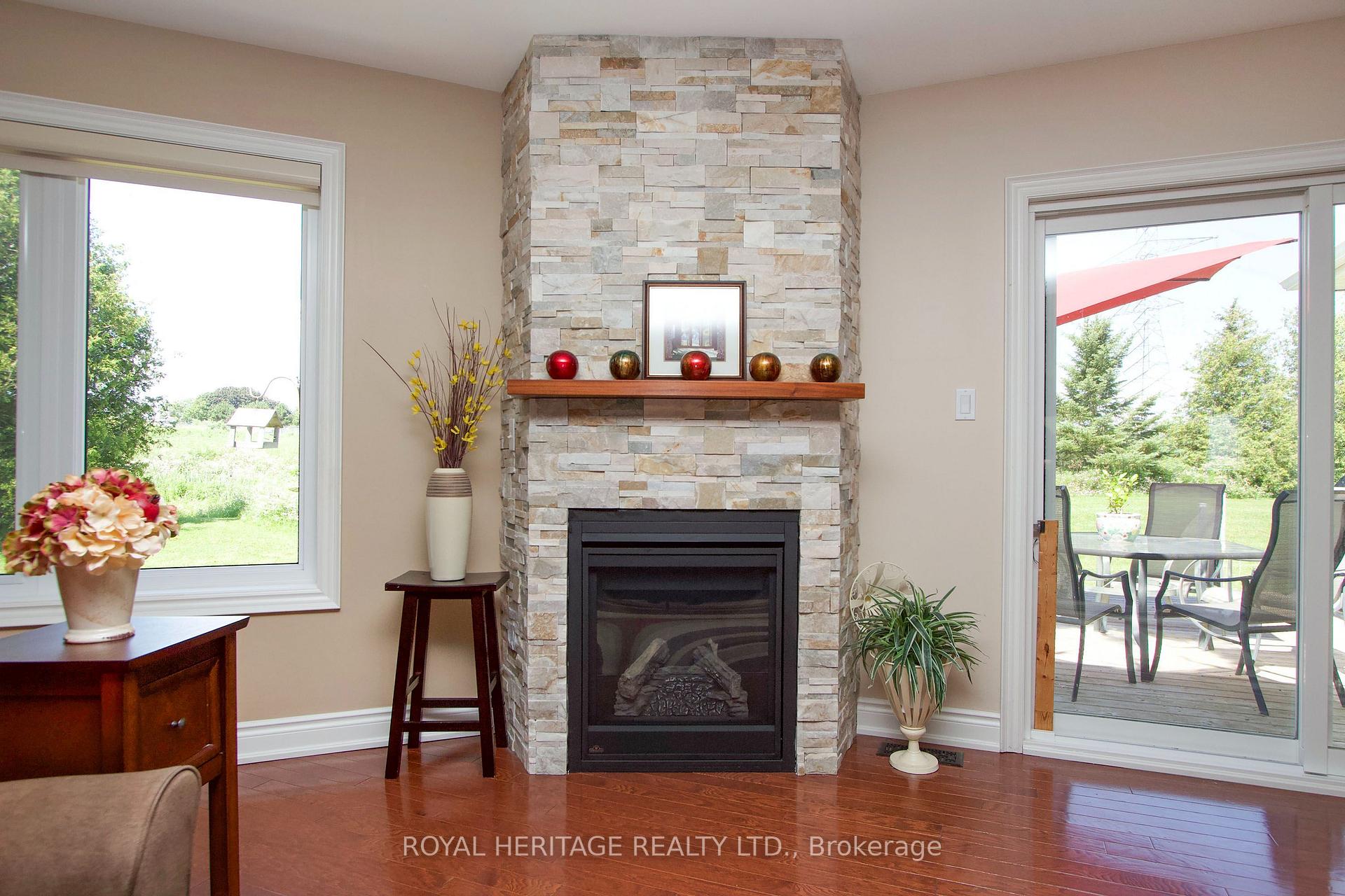 Photo 6 of 128 Wilmot Trail, Clarington, Newcastle — HOMEH