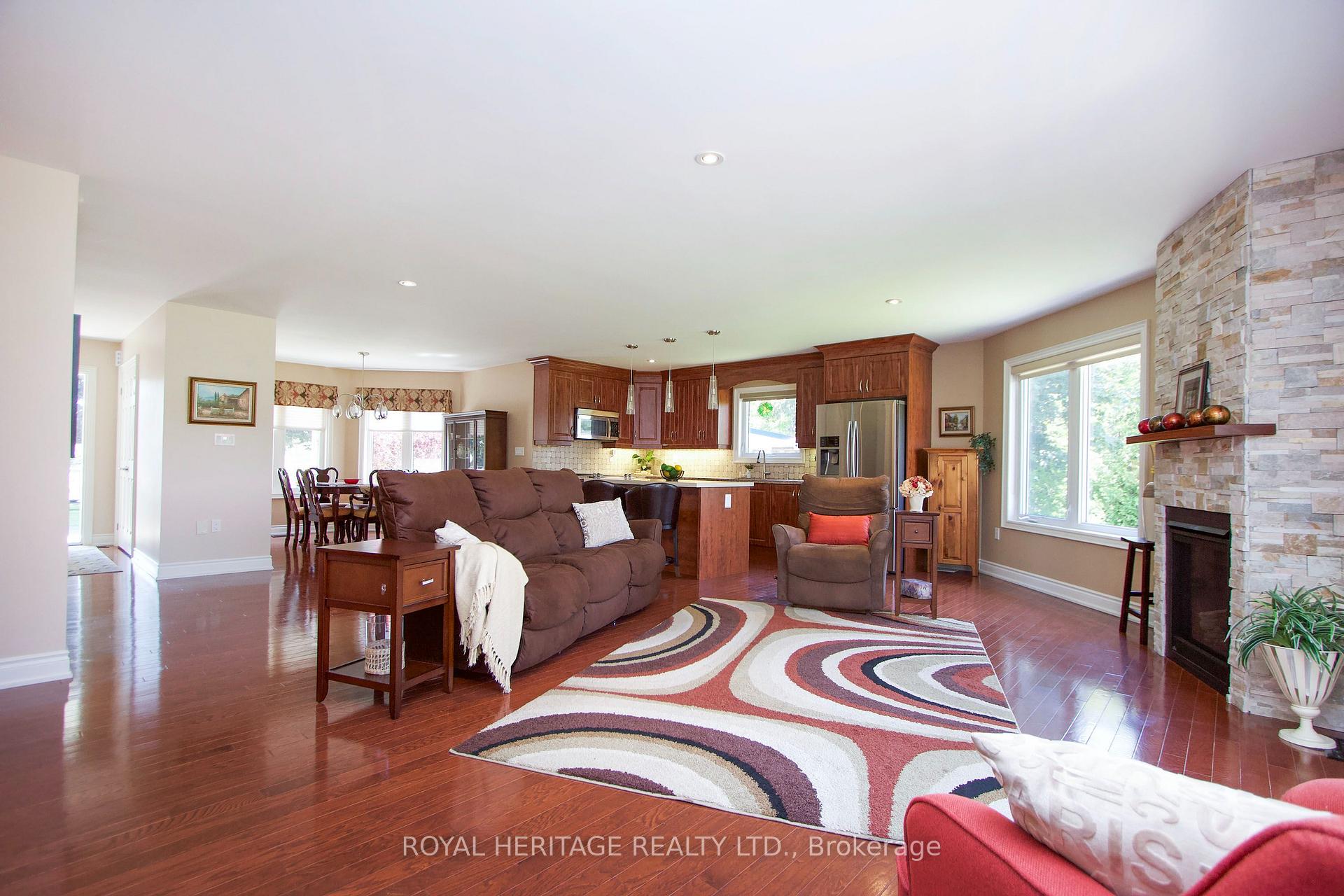 Photo 7 of 128 Wilmot Trail, Clarington, Newcastle — HOMEH