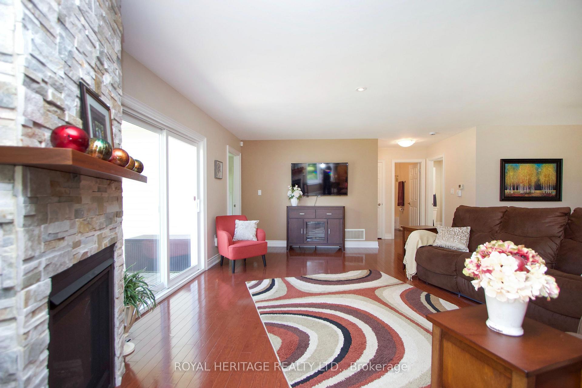Photo 9 of 128 Wilmot Trail, Clarington, Newcastle — HOMEH