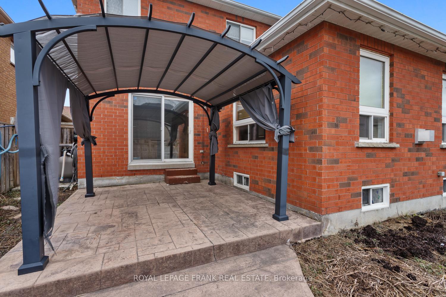 Photo 3 of 31 Gabrielle Crescent, Whitby, Rolling Acres — HOMEH