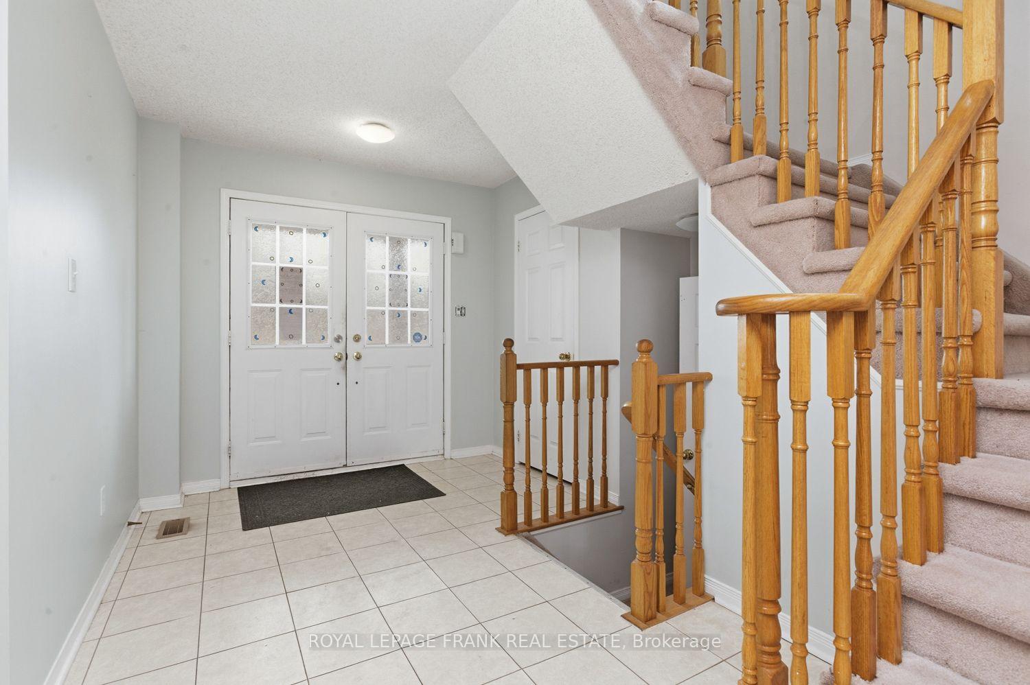 Photo 4 of 31 Gabrielle Crescent, Whitby, Rolling Acres — HOMEH