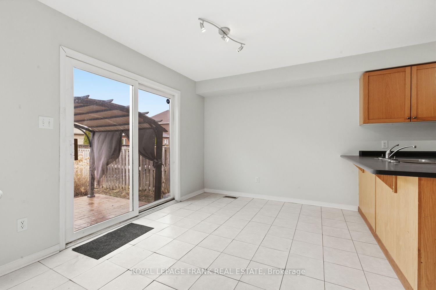 Photo 7 of 31 Gabrielle Crescent, Whitby, Rolling Acres — HOMEH