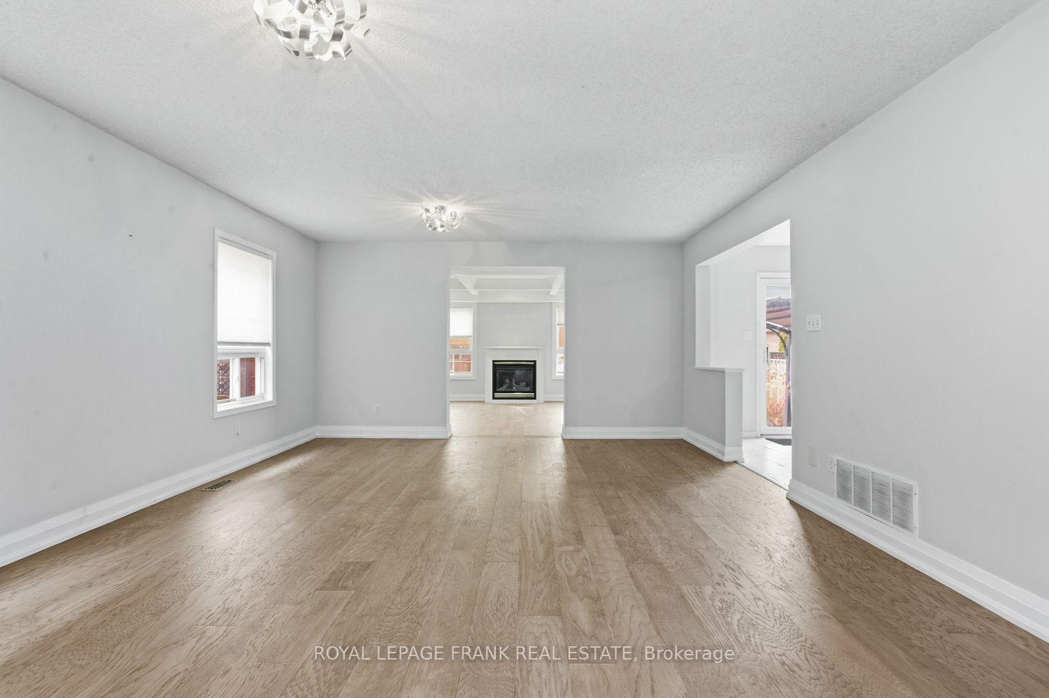 Photo 8 of 31 Gabrielle Crescent, Whitby, Rolling Acres — HOMEH