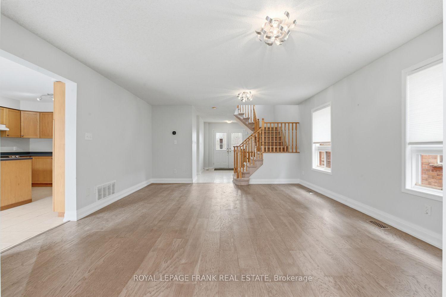 Photo 9 of 31 Gabrielle Crescent, Whitby, Rolling Acres — HOMEH
