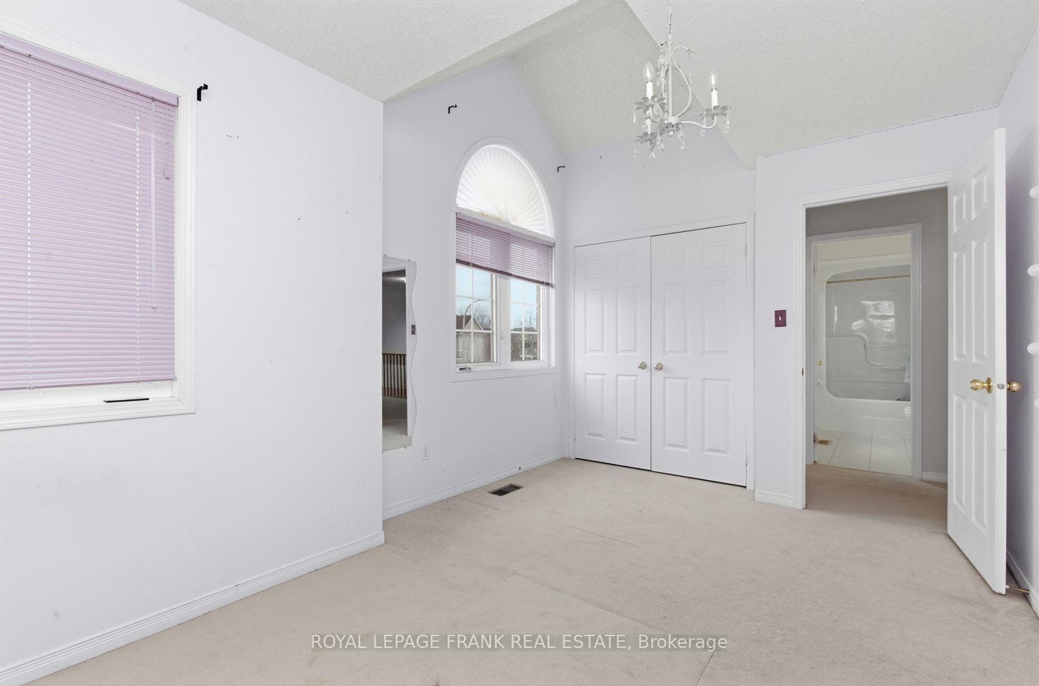 Photo 10 of 31 Gabrielle Crescent, Whitby, Rolling Acres — HOMEH