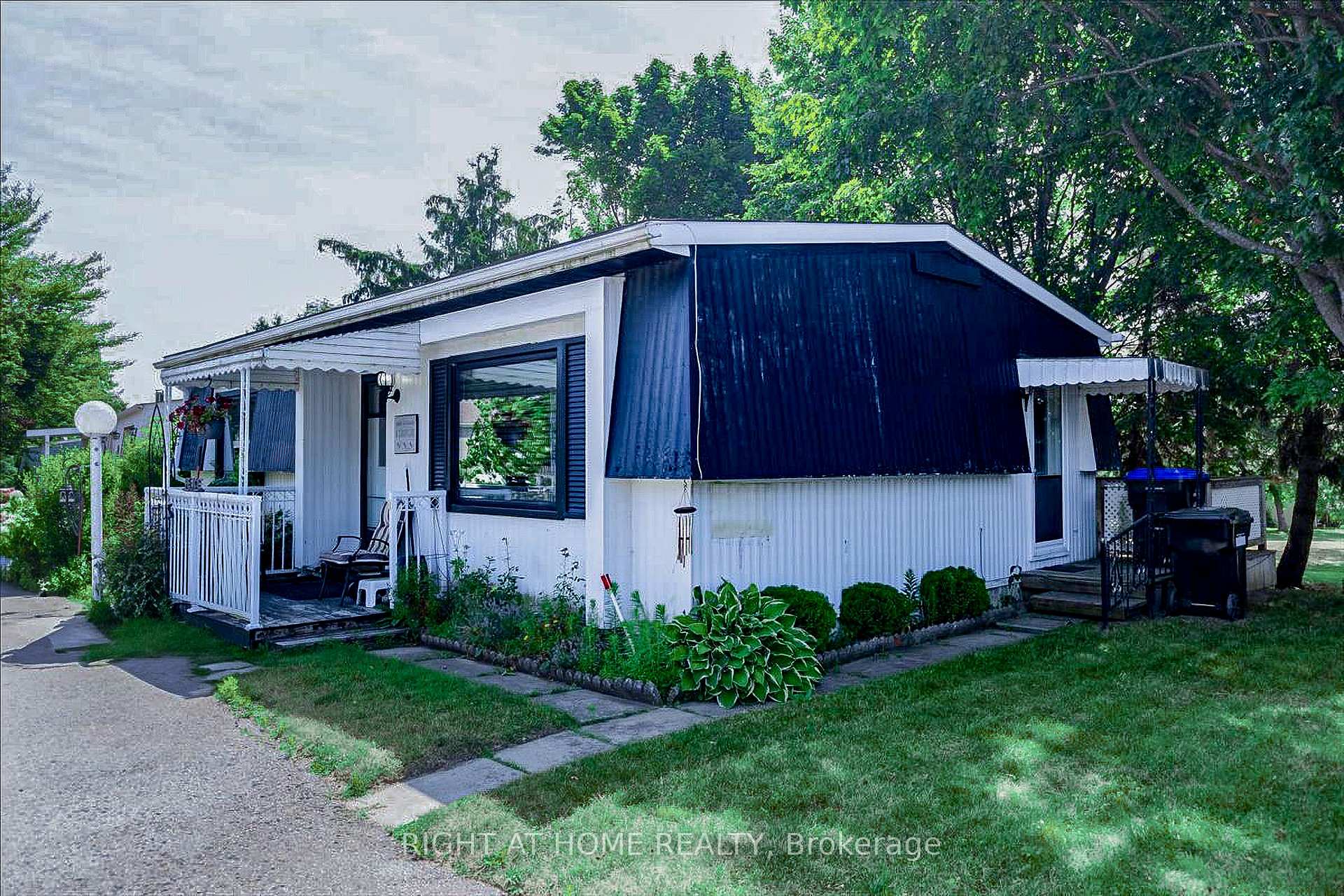 Photo 1 of 45 Linden Lane, Innisfil, Rural Innisfil — HOMEH