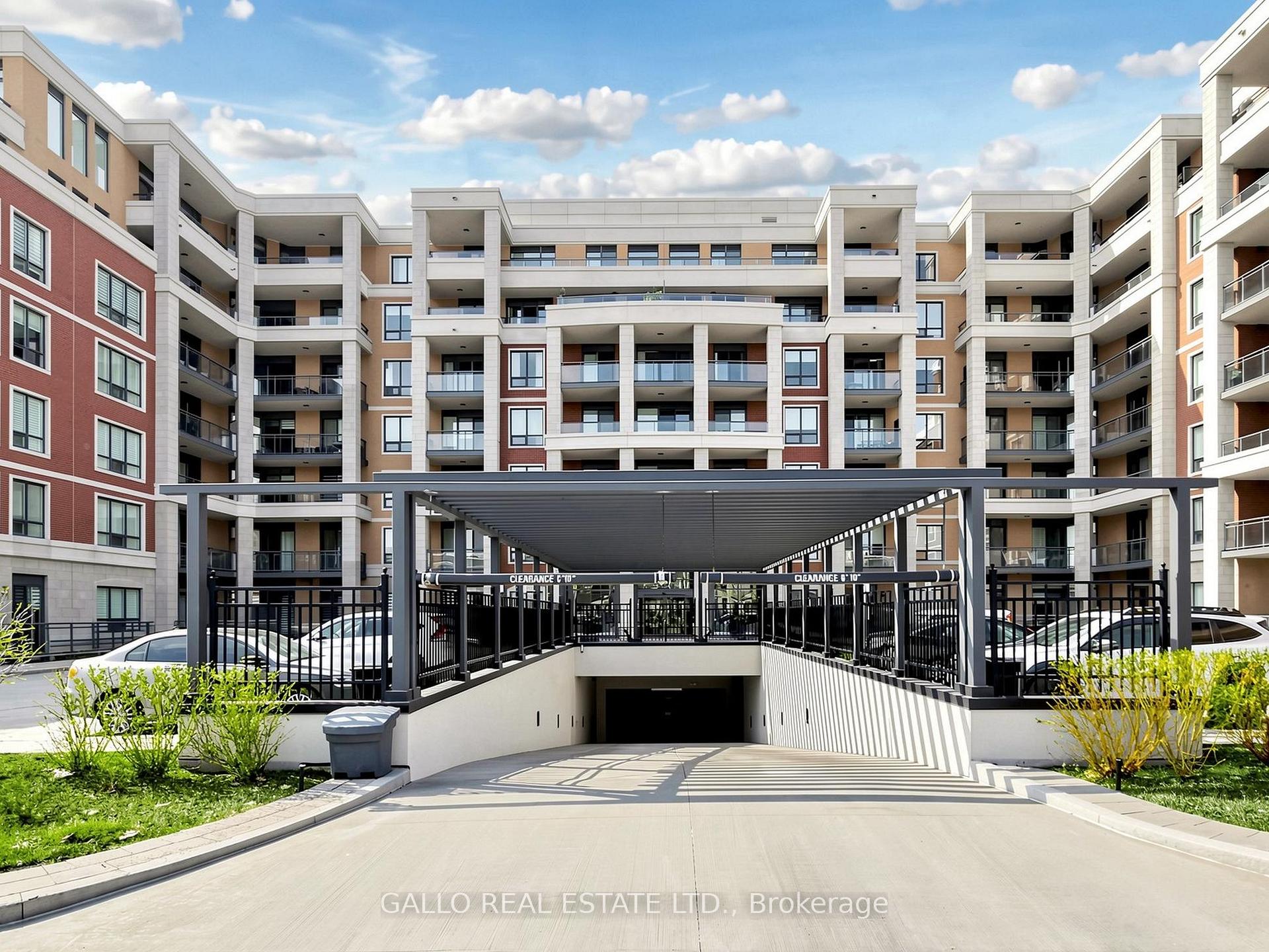 Photo 2 of Unit 118, 25 Baker Hill, Whitchurch-Stouffville, Stouffville — HOMEH