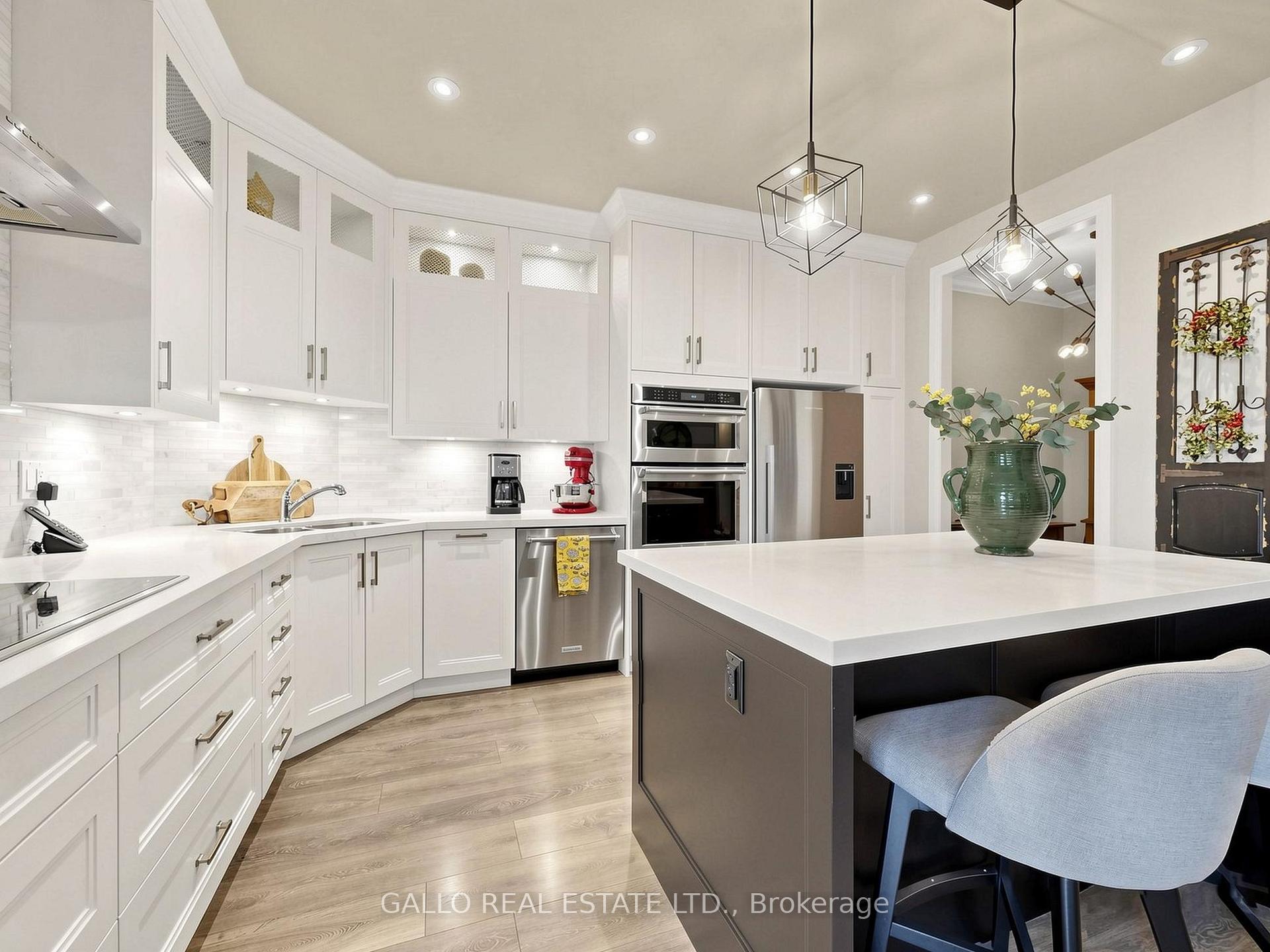 Photo 6 of Unit 118, 25 Baker Hill, Whitchurch-Stouffville, Stouffville — HOMEH