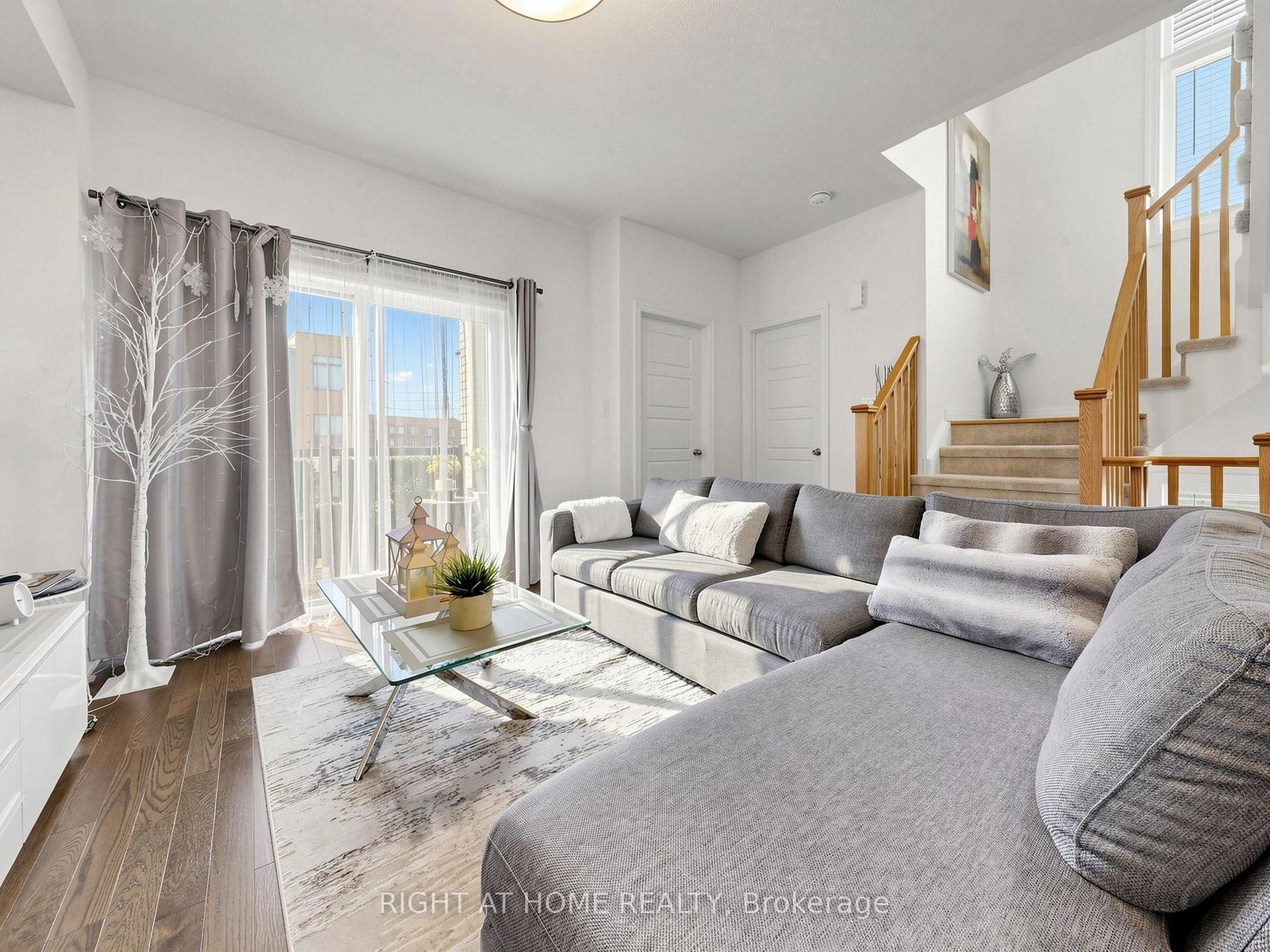 Photo 5 of 65 Allure Street, Newmarket, Woodland Hill — HOMEH
