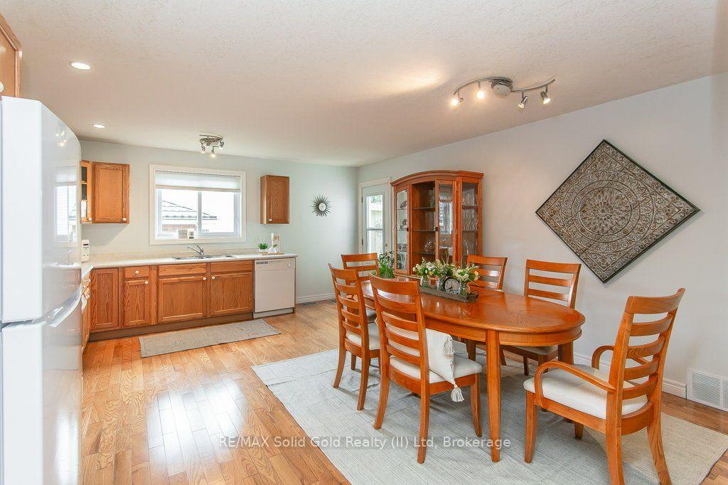 Photo 12 of 77 Lawrence Street, Wellesley — HOMEH