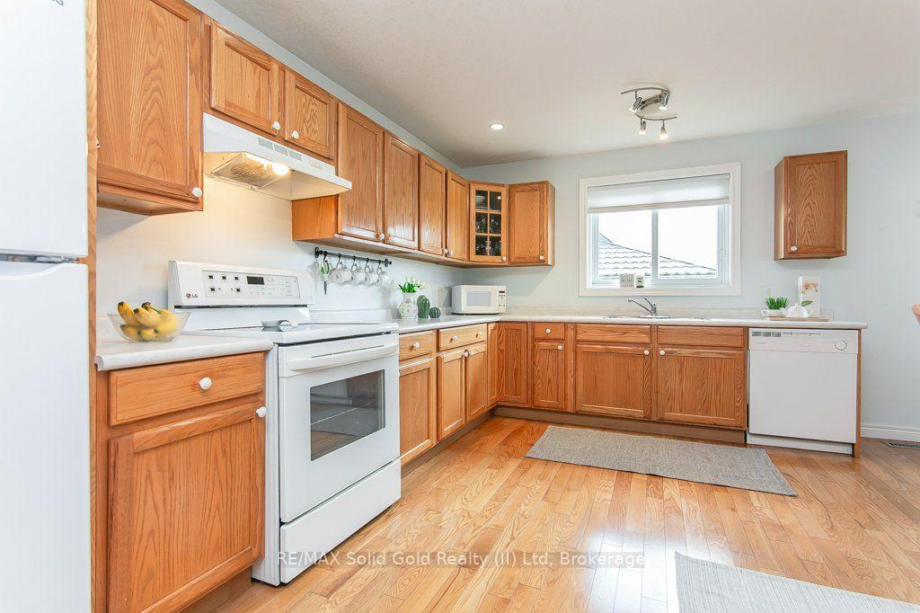 Photo 13 of 77 Lawrence Street, Wellesley — HOMEH