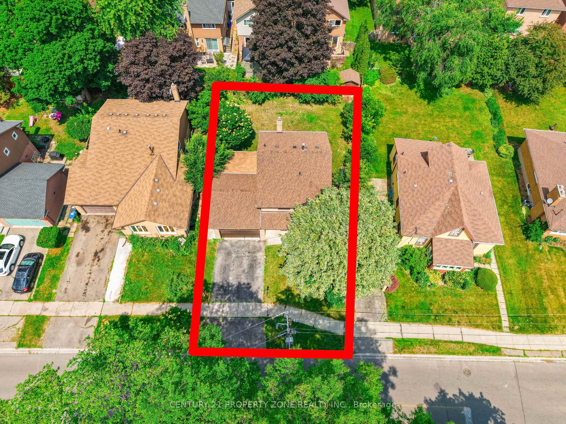 Photo 3 of 32 Archibald Street, Brampton, Brampton West — HOMEH