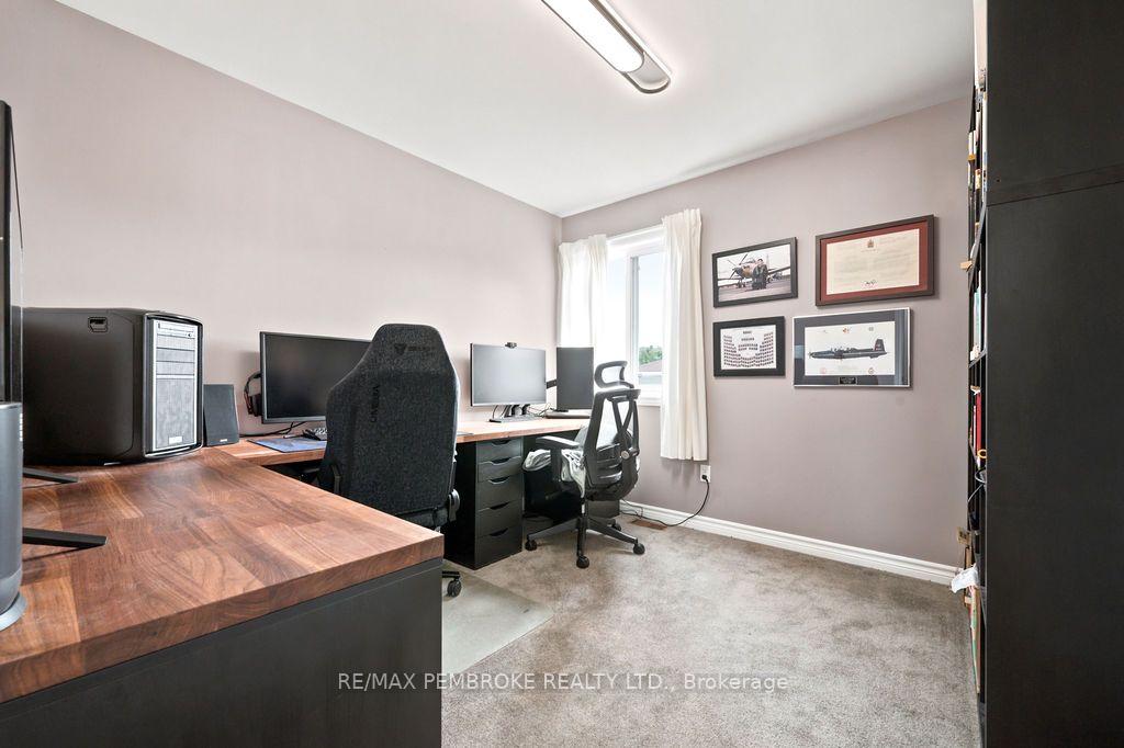 Photo 9 of 2038 Sandstone Crescent, Petawawa, Petawawa — HOMEH