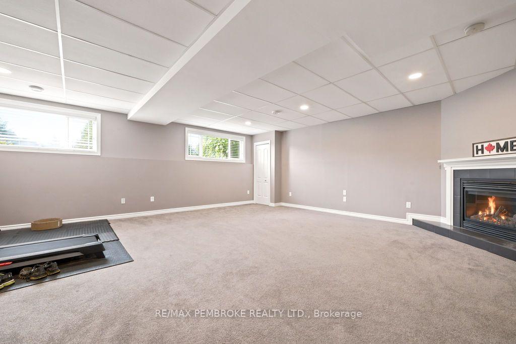 Photo 23 of 2038 Sandstone Crescent, Petawawa, Petawawa — HOMEH