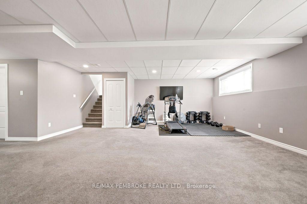 Photo 25 of 2038 Sandstone Crescent, Petawawa, Petawawa — HOMEH