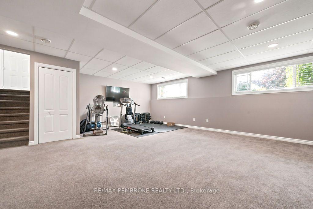 Photo 26 of 2038 Sandstone Crescent, Petawawa, Petawawa — HOMEH