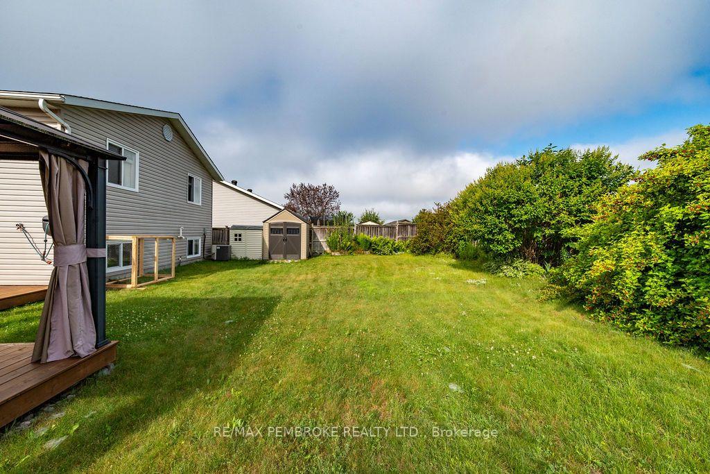 Photo 30 of 2038 Sandstone Crescent, Petawawa, Petawawa — HOMEH