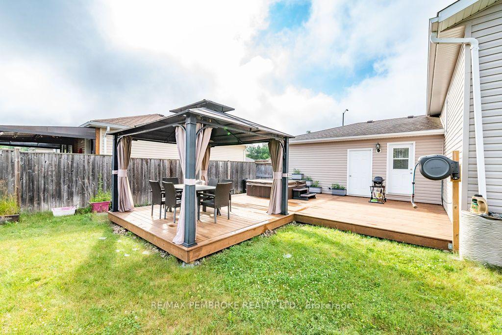 Photo 33 of 2038 Sandstone Crescent, Petawawa, Petawawa — HOMEH