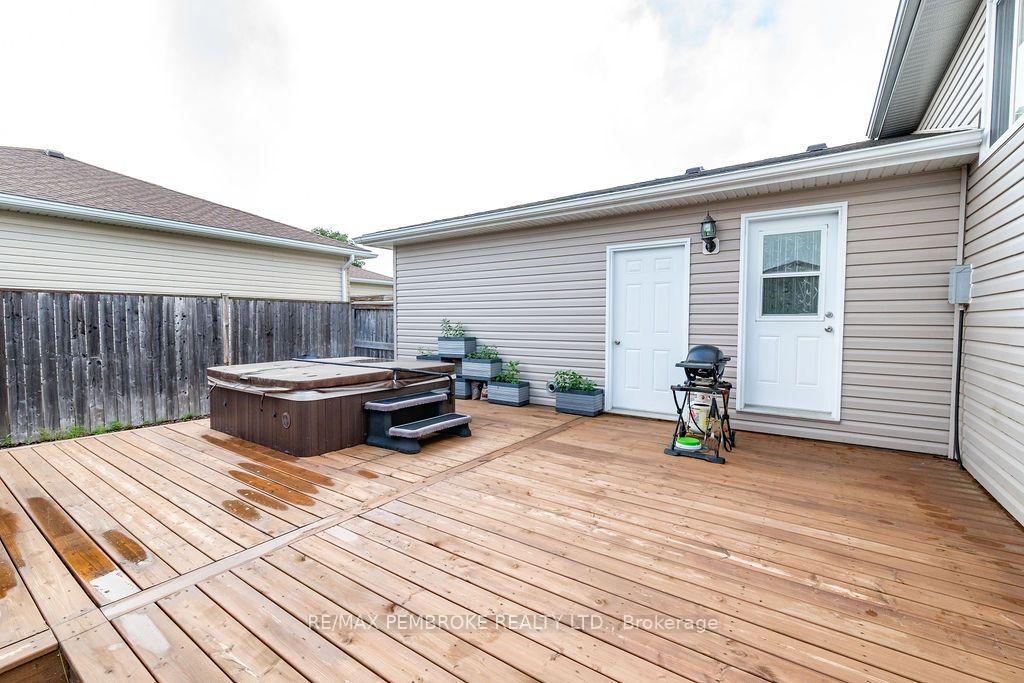 Photo 35 of 2038 Sandstone Crescent, Petawawa, Petawawa — HOMEH