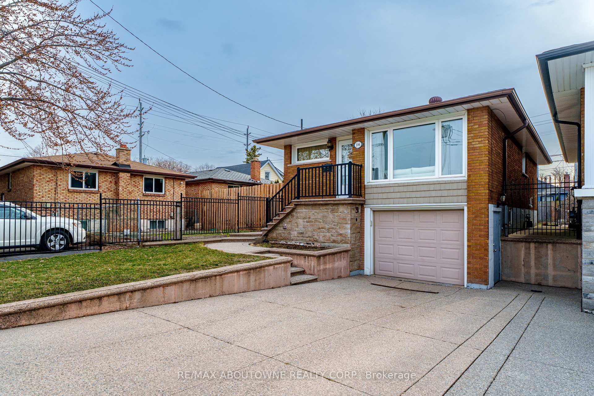 Photo 2 of 106 Beland Avenue N, Hamilton, McQuesten — HOMEH