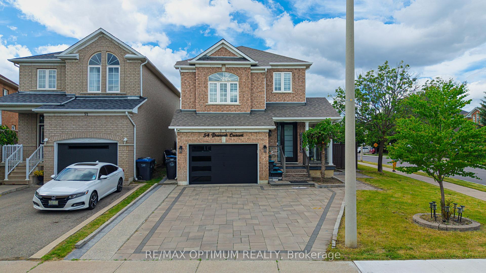 Photo 3 of 54 Bramoak Crescent, Brampton, Northwest Sandalwood Parkway — HOMEH