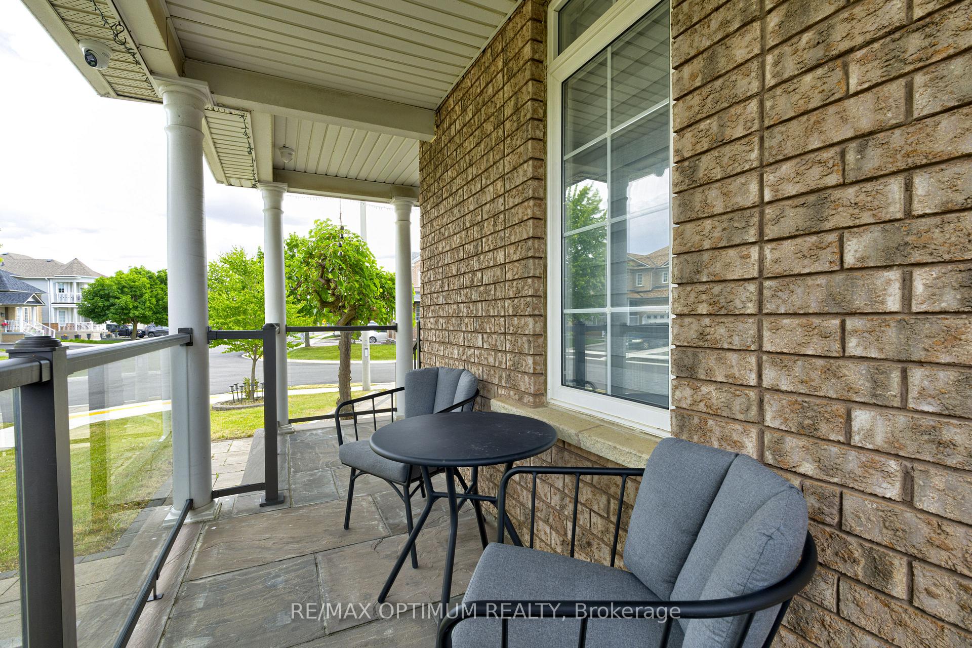 Photo 5 of 54 Bramoak Crescent, Brampton, Northwest Sandalwood Parkway — HOMEH