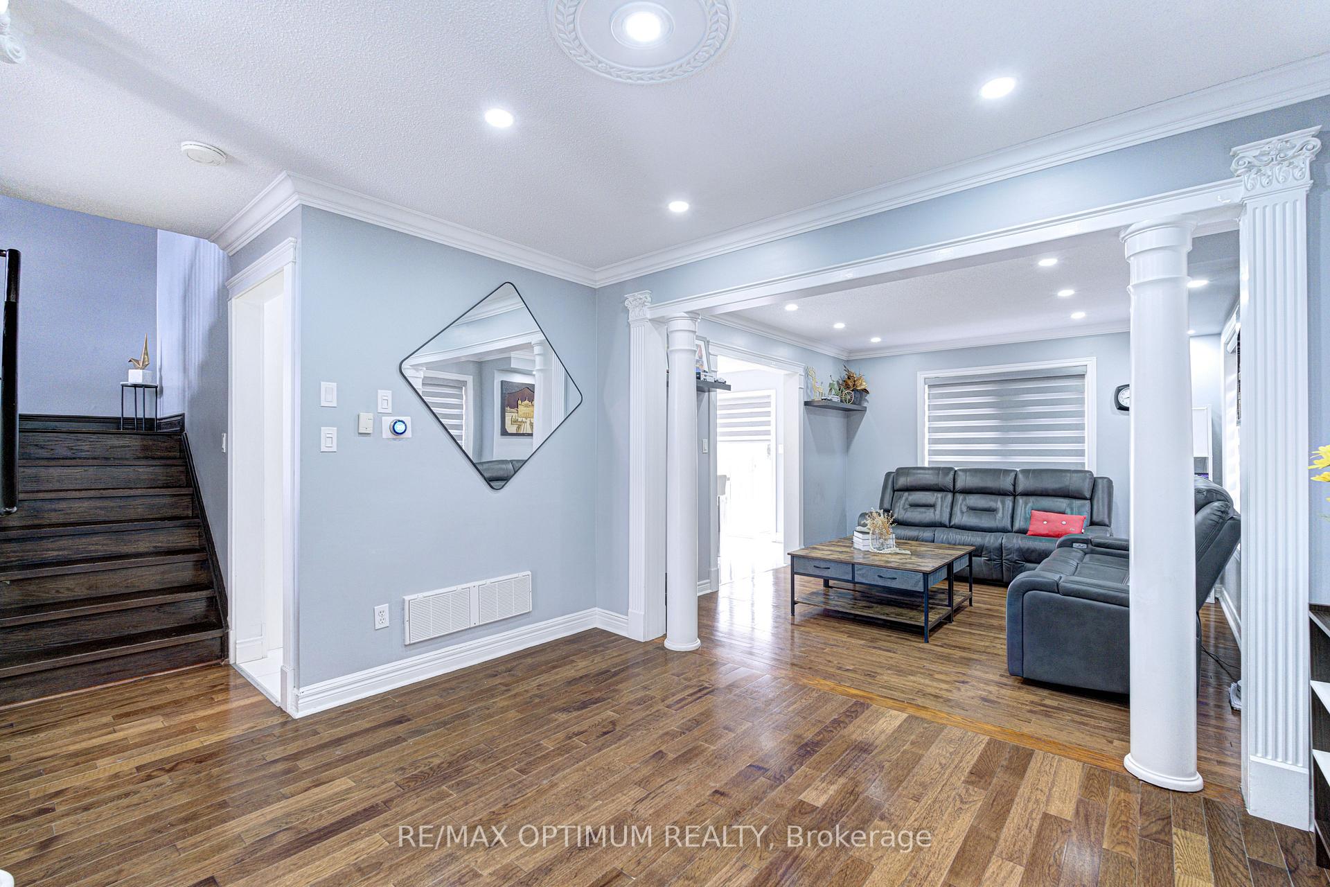 Photo 8 of 54 Bramoak Crescent, Brampton, Northwest Sandalwood Parkway — HOMEH