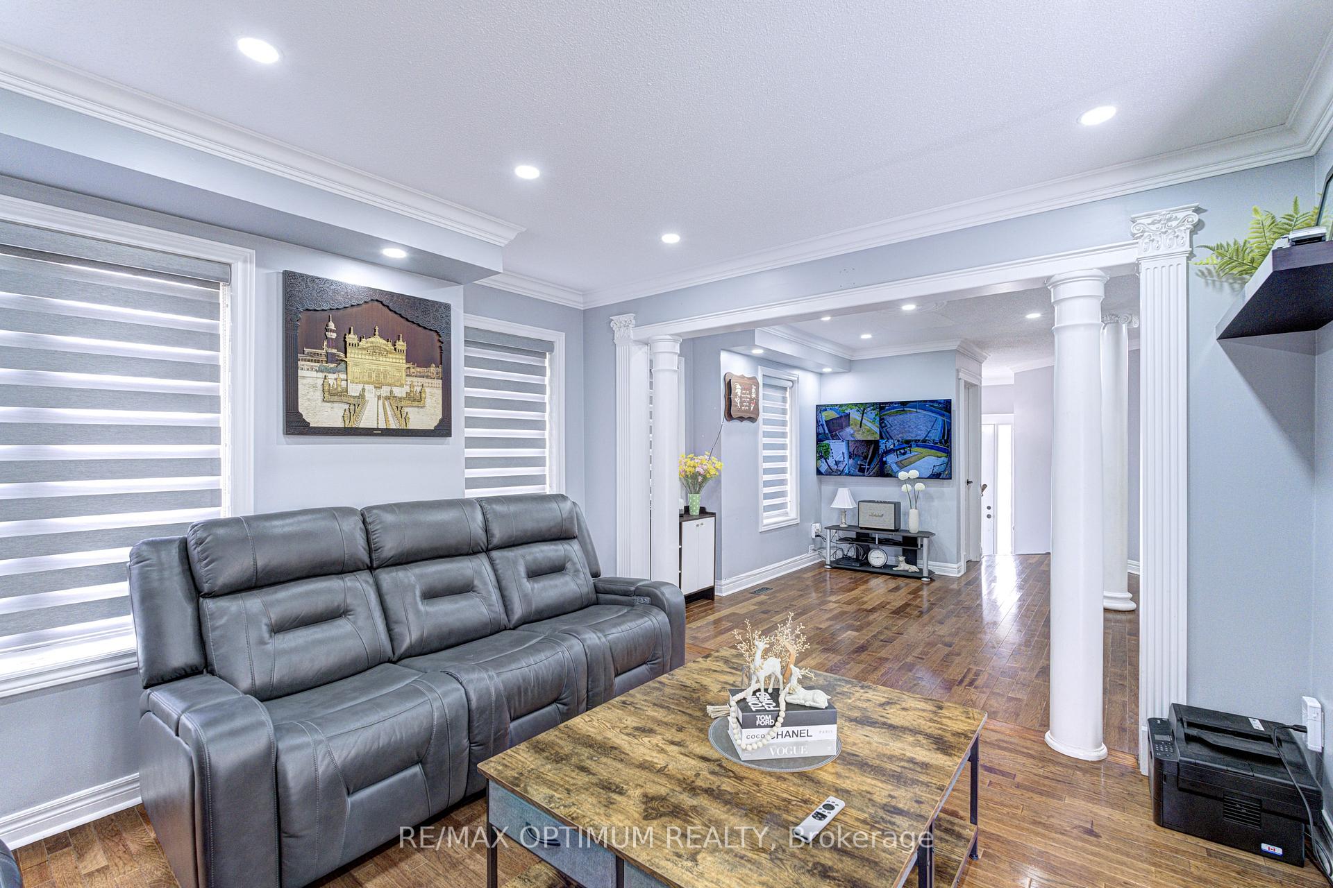 Photo 12 of 54 Bramoak Crescent, Brampton, Northwest Sandalwood Parkway — HOMEH