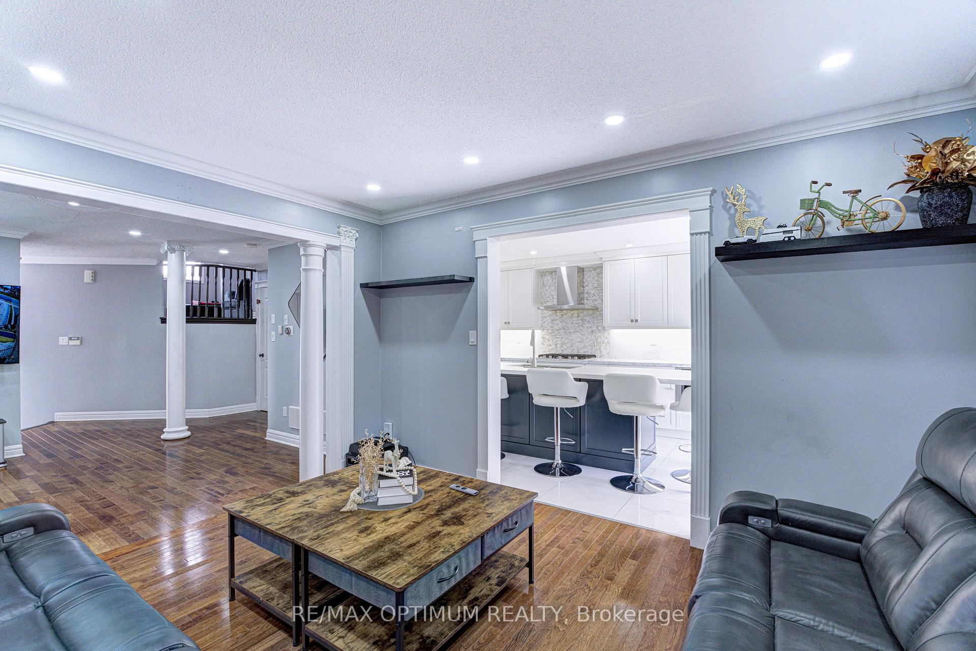 Photo 13 of 54 Bramoak Crescent, Brampton, Northwest Sandalwood Parkway — HOMEH