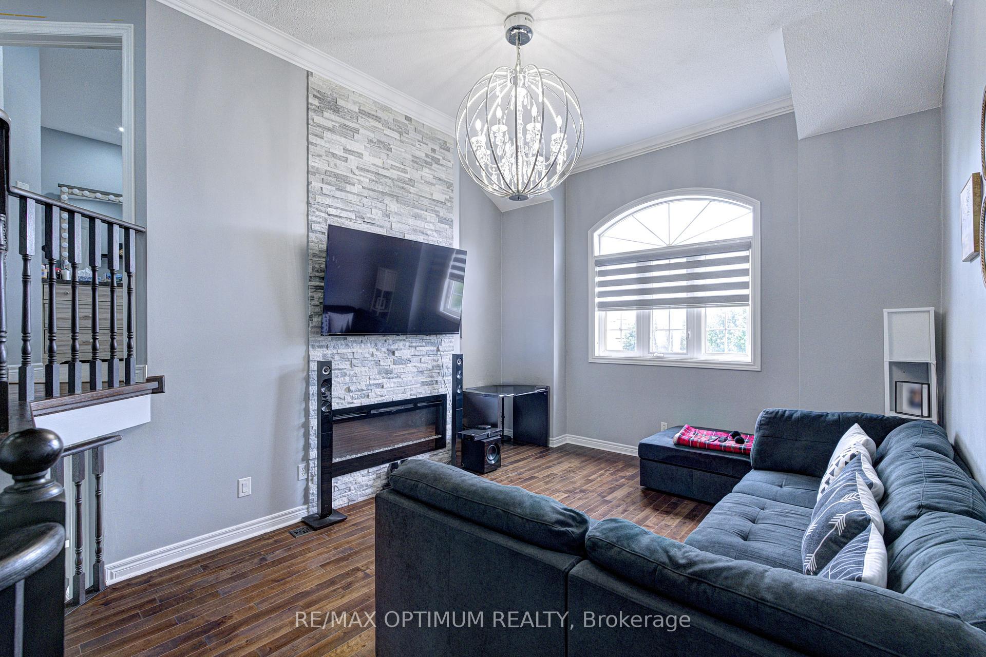 Photo 19 of 54 Bramoak Crescent, Brampton, Northwest Sandalwood Parkway — HOMEH