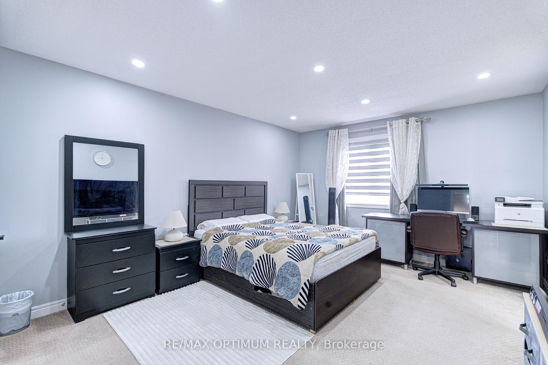 Photo 21 of 54 Bramoak Crescent, Brampton, Northwest Sandalwood Parkway — HOMEH