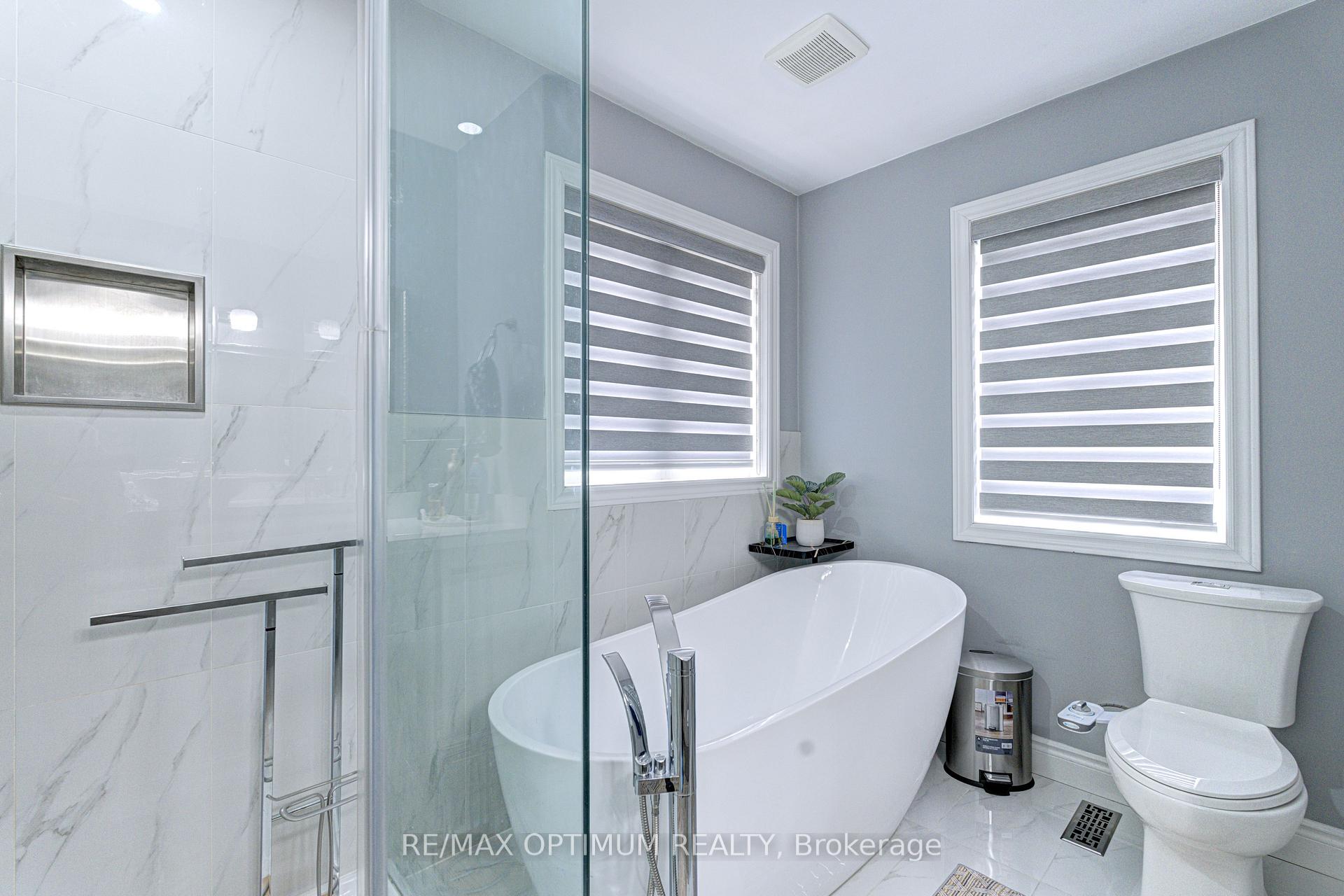 Photo 24 of 54 Bramoak Crescent, Brampton, Northwest Sandalwood Parkway — HOMEH