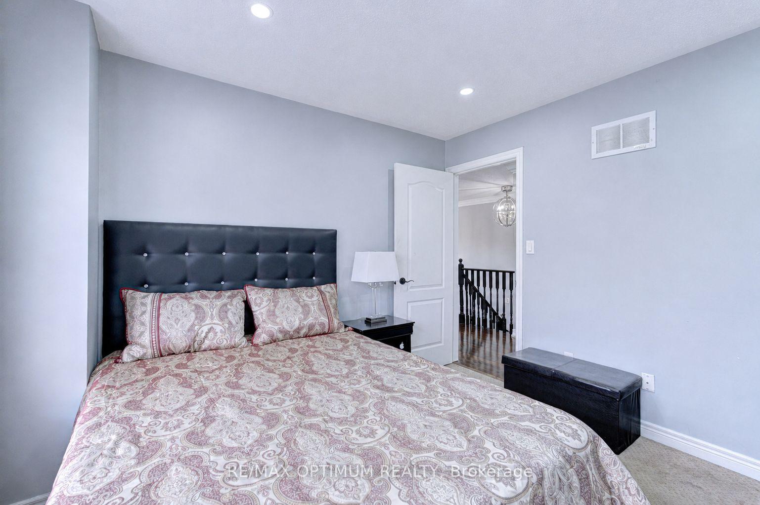 Photo 26 of 54 Bramoak Crescent, Brampton, Northwest Sandalwood Parkway — HOMEH