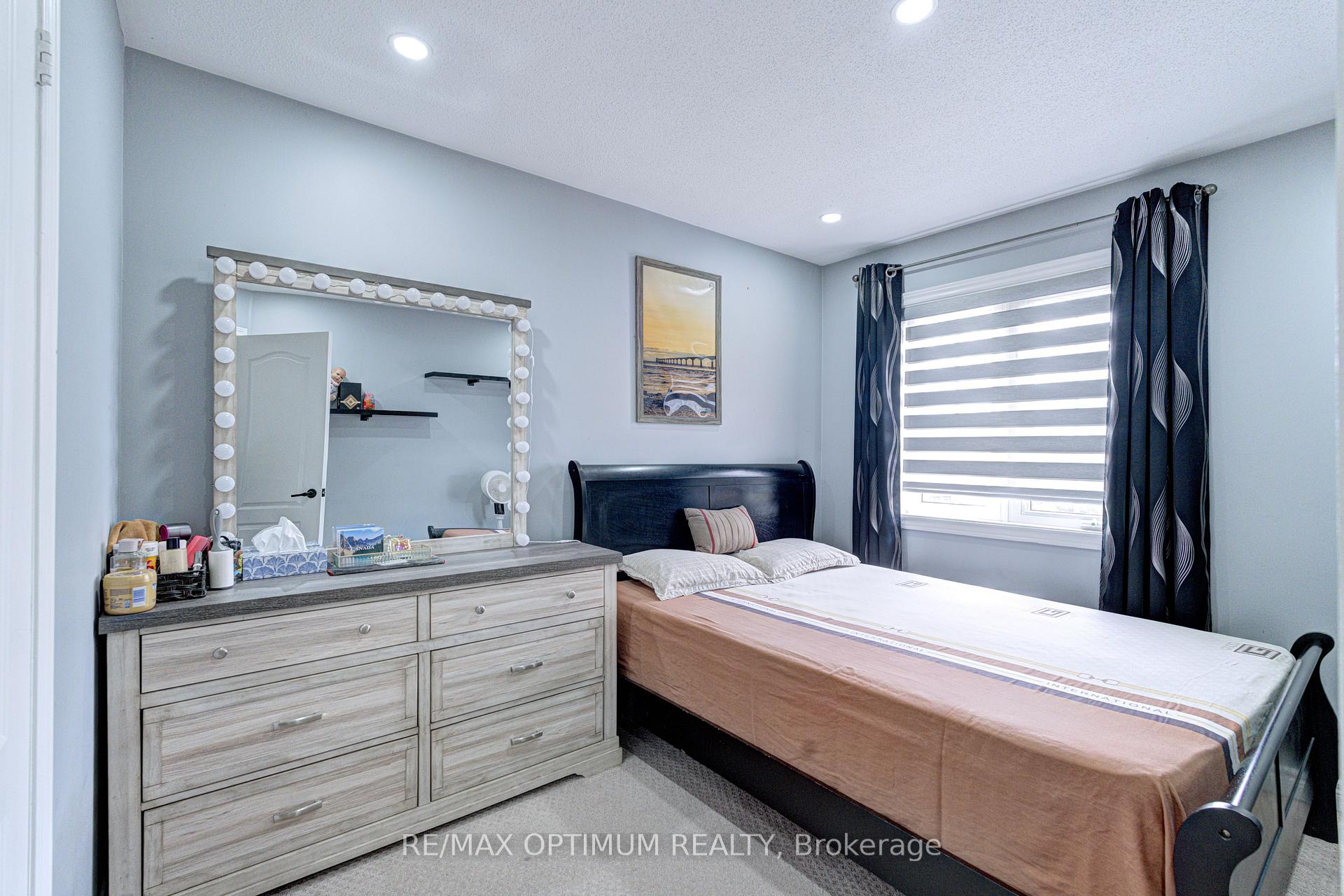 Photo 28 of 54 Bramoak Crescent, Brampton, Northwest Sandalwood Parkway — HOMEH