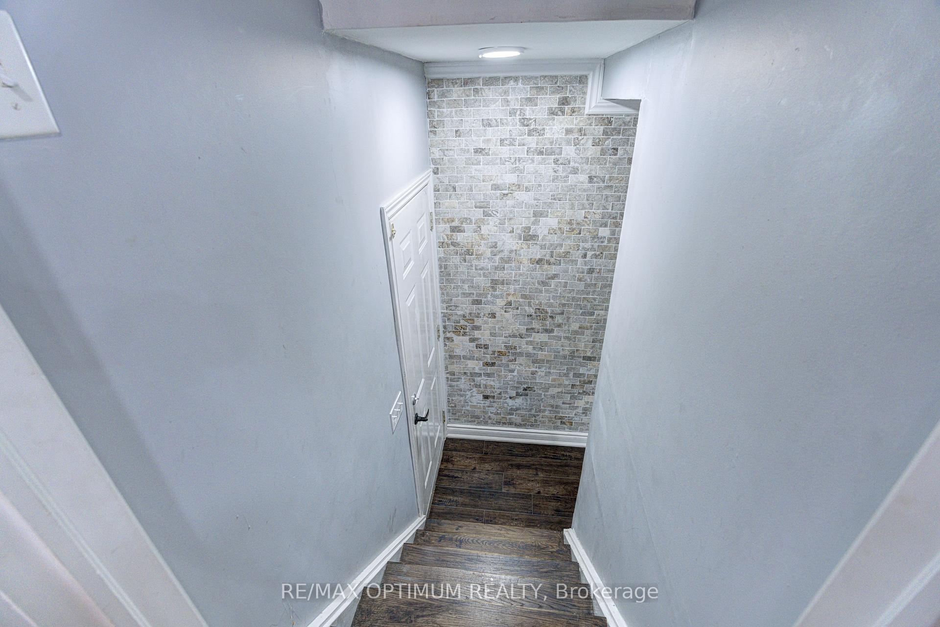 Photo 30 of 54 Bramoak Crescent, Brampton, Northwest Sandalwood Parkway — HOMEH