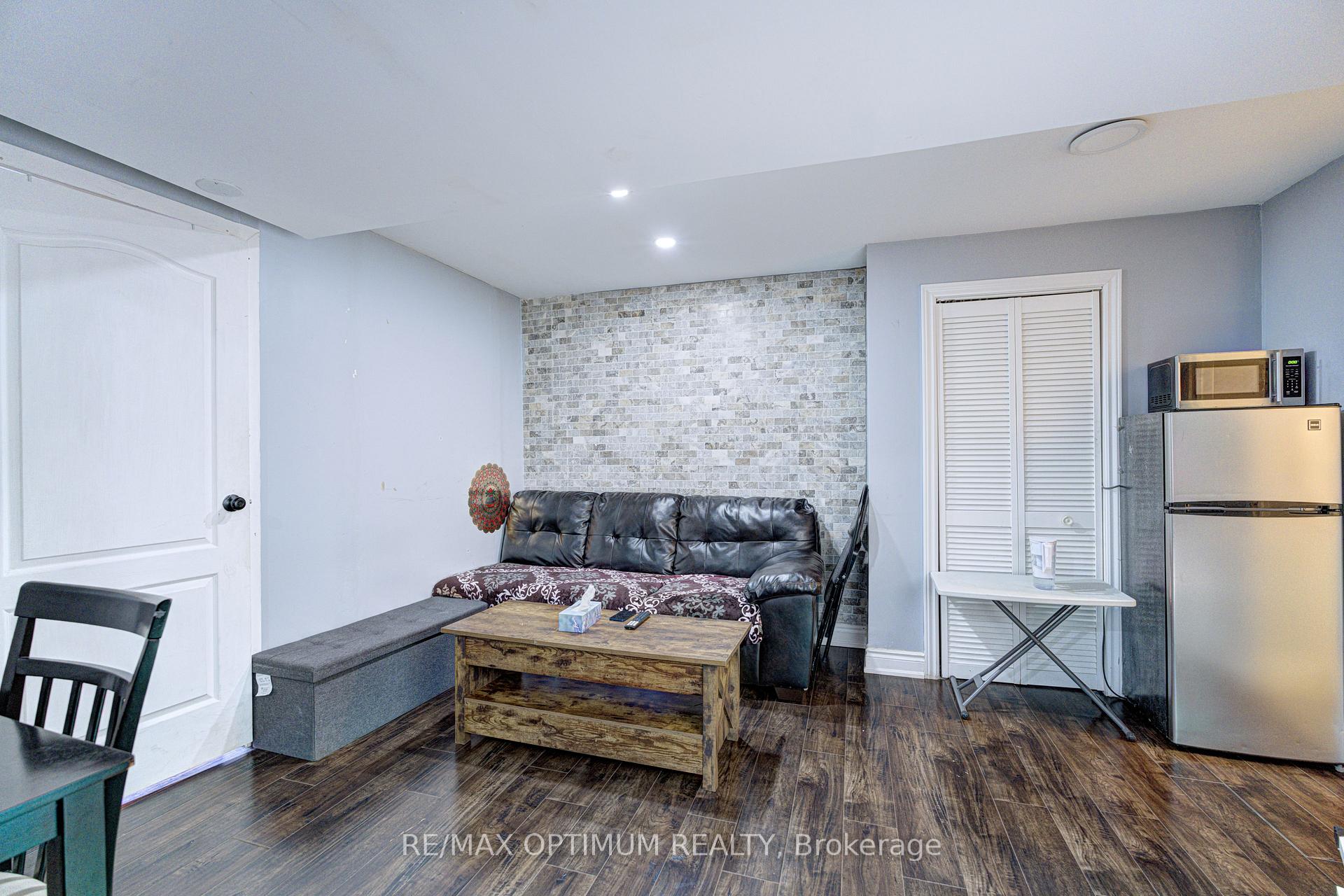 Photo 32 of 54 Bramoak Crescent, Brampton, Northwest Sandalwood Parkway — HOMEH