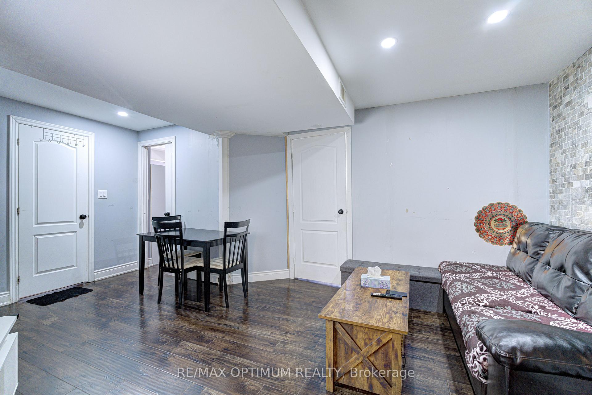 Photo 33 of 54 Bramoak Crescent, Brampton, Northwest Sandalwood Parkway — HOMEH