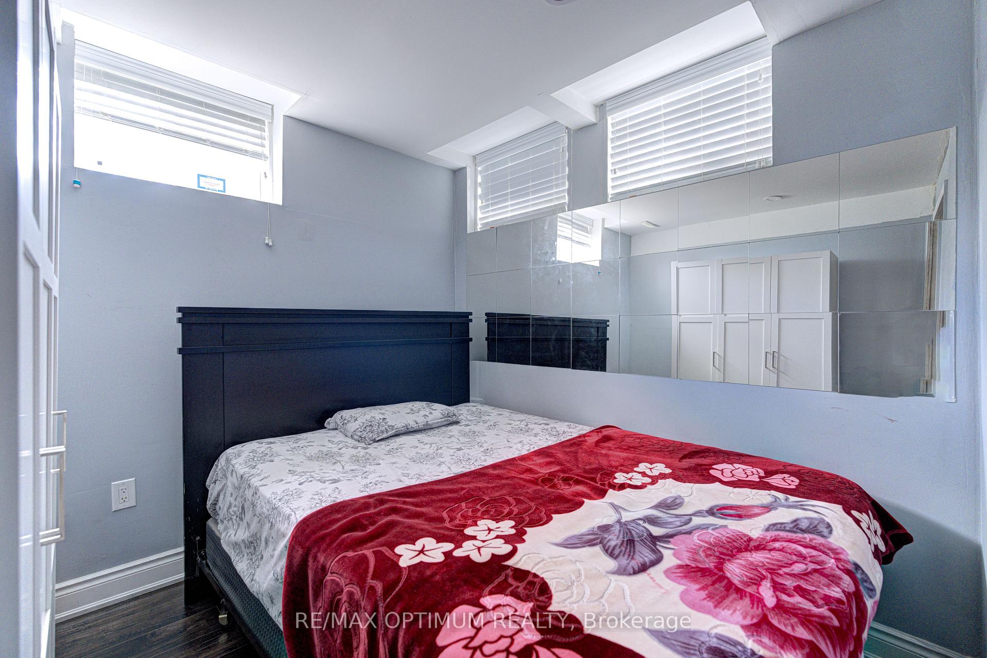 Photo 34 of 54 Bramoak Crescent, Brampton, Northwest Sandalwood Parkway — HOMEH