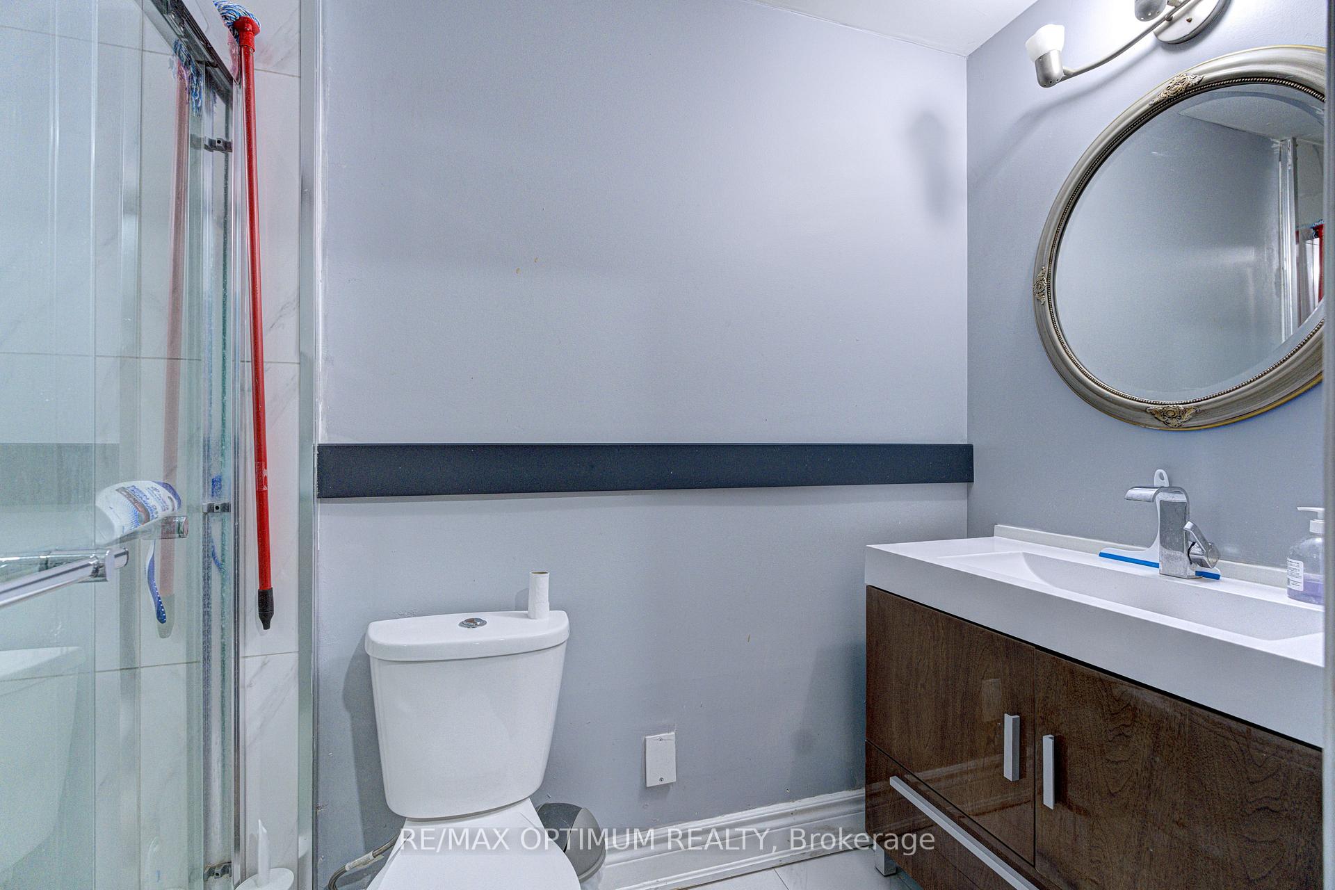 Photo 36 of 54 Bramoak Crescent, Brampton, Northwest Sandalwood Parkway — HOMEH