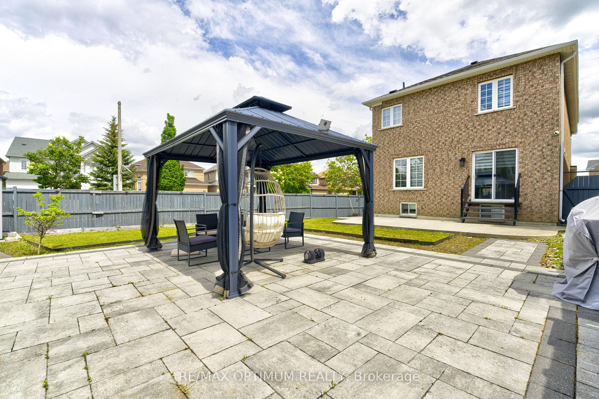 Photo 38 of 54 Bramoak Crescent, Brampton, Northwest Sandalwood Parkway — HOMEH