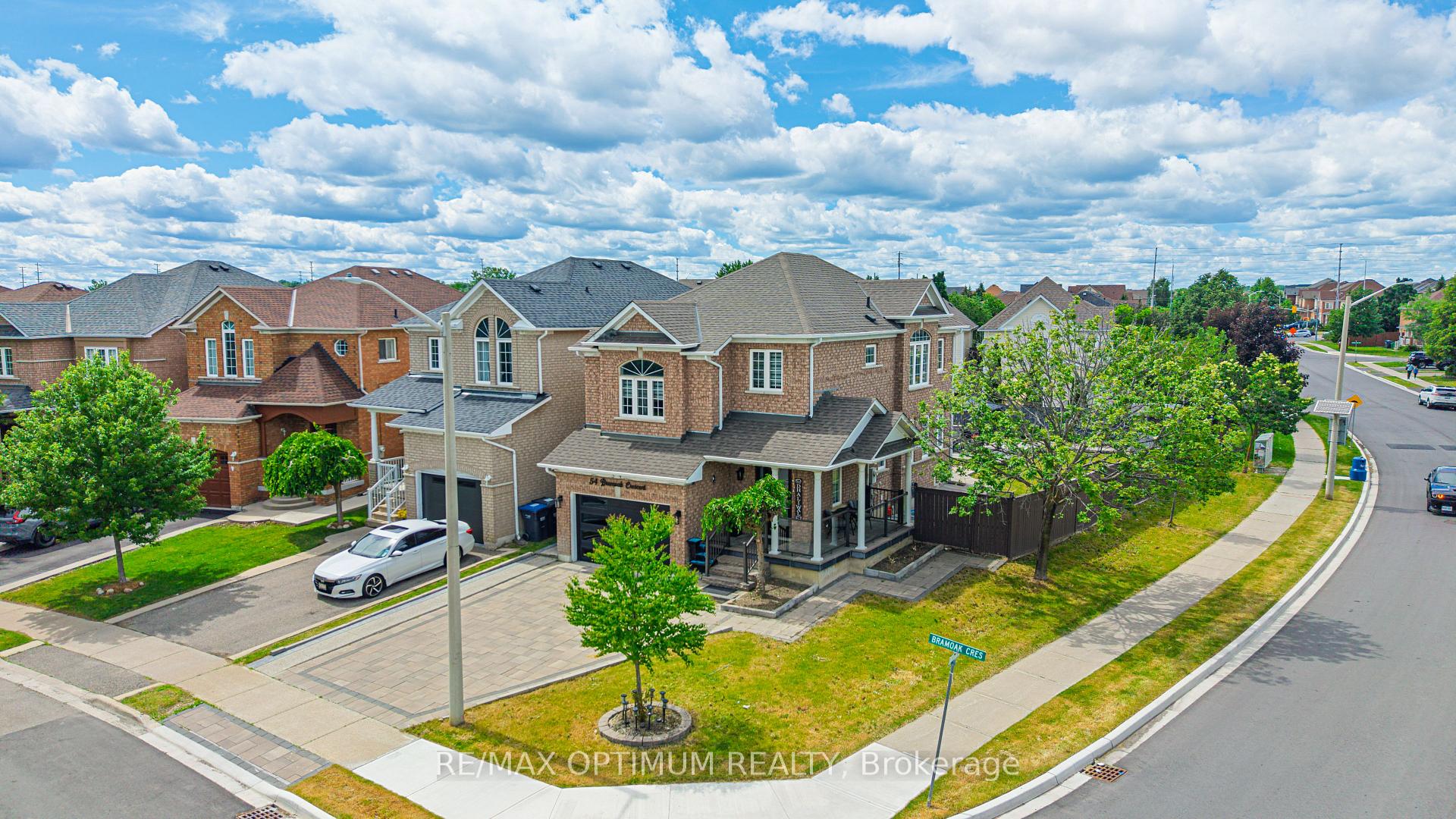 Photo 44 of 54 Bramoak Crescent, Brampton, Northwest Sandalwood Parkway — HOMEH