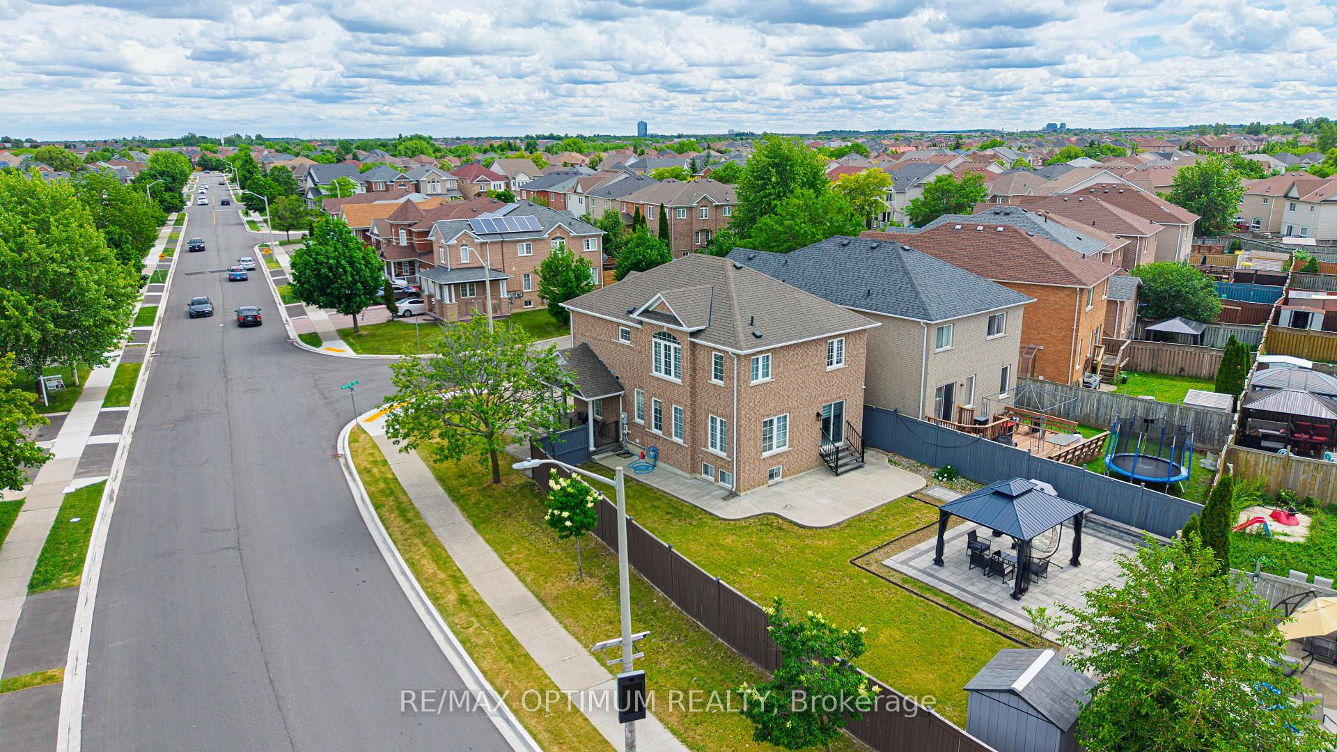 Photo 45 of 54 Bramoak Crescent, Brampton, Northwest Sandalwood Parkway — HOMEH