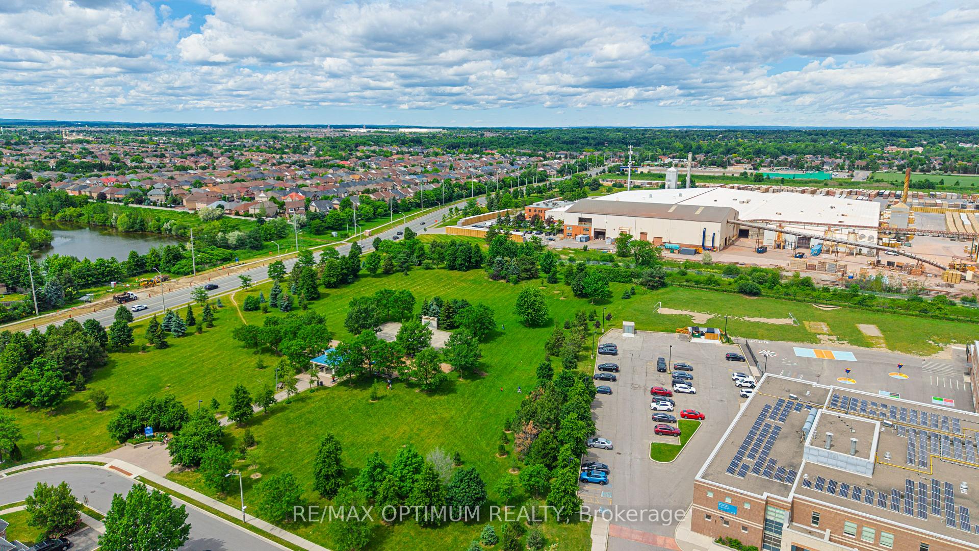 Photo 48 of 54 Bramoak Crescent, Brampton, Northwest Sandalwood Parkway — HOMEH