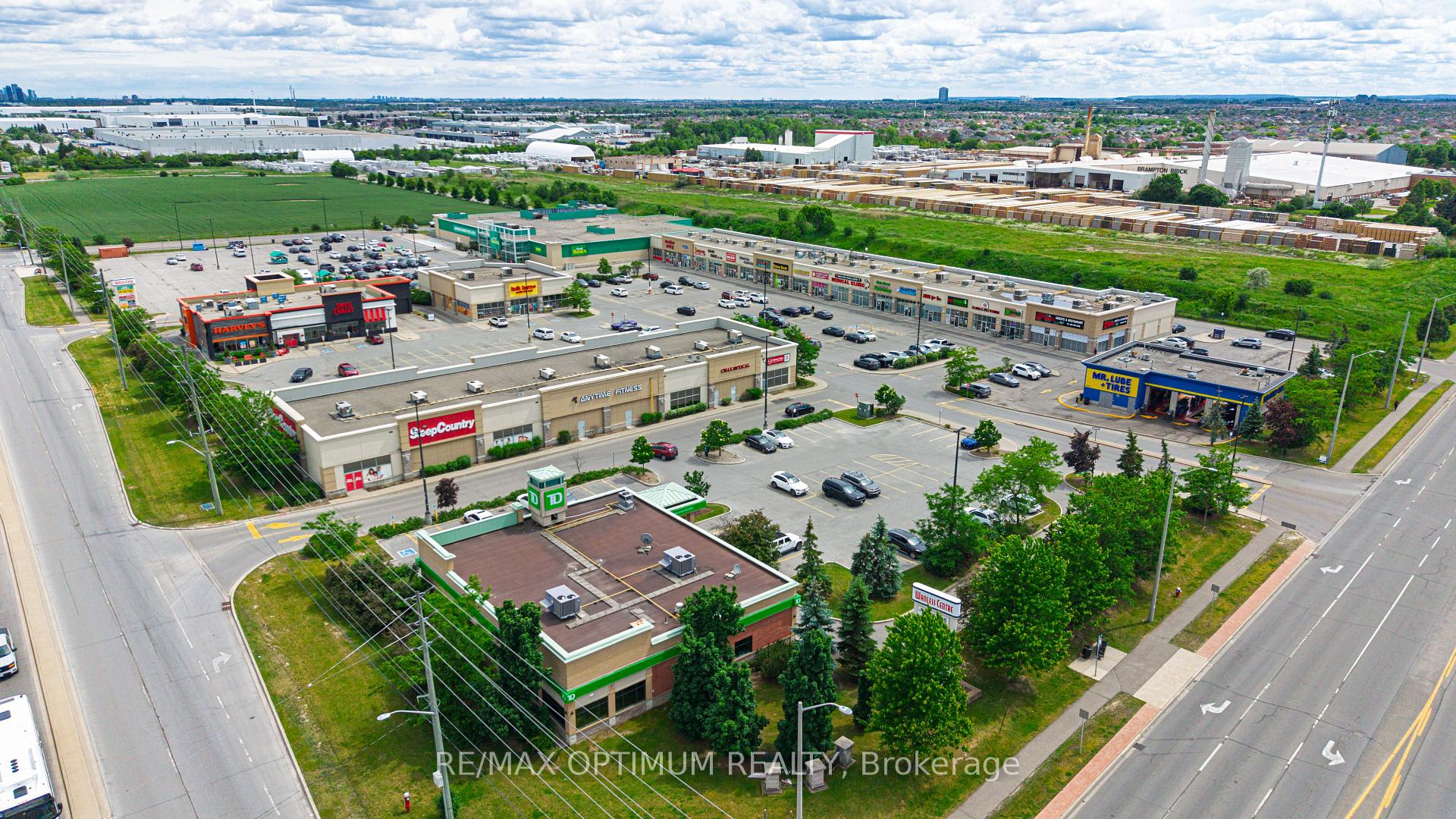 Photo 49 of 54 Bramoak Crescent, Brampton, Northwest Sandalwood Parkway — HOMEH